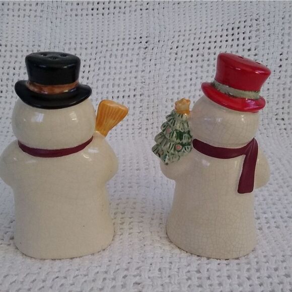 Holiday Set of Snowman Salt & Pepper Shakers • Frosty Christmas Salt & Pepper - Picture 8 of 13